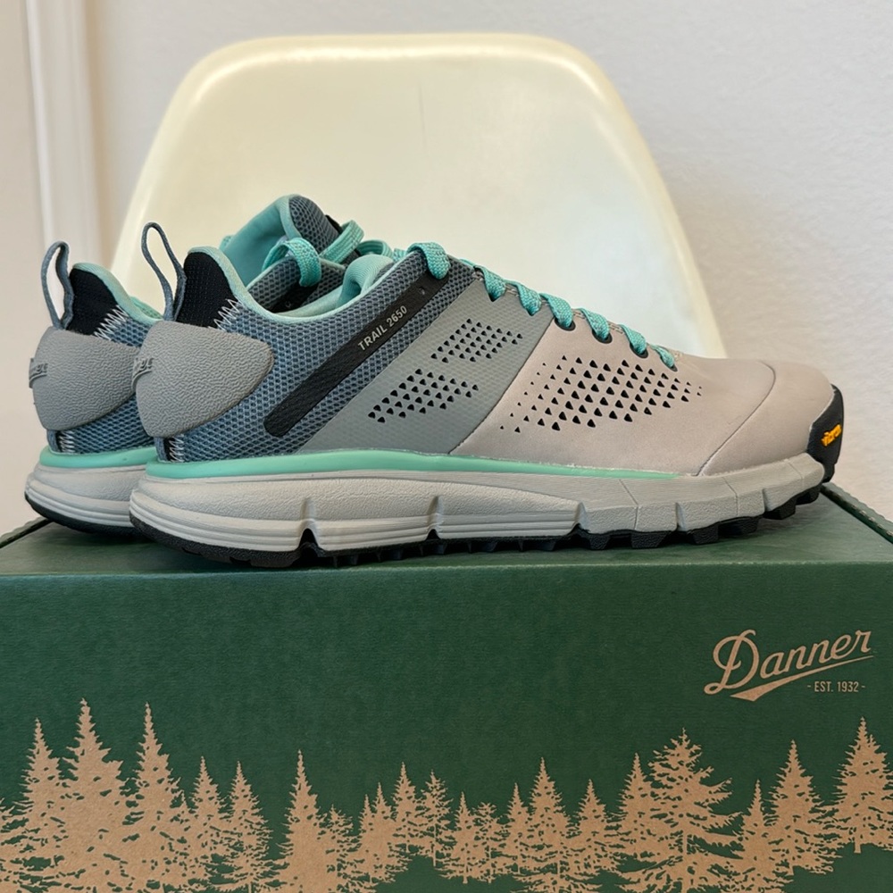 Danner women’s hiking 39.5 8.5 8